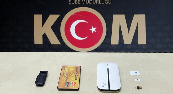 Sınava gizli kamera düzeneğiyle girerken yakalandı