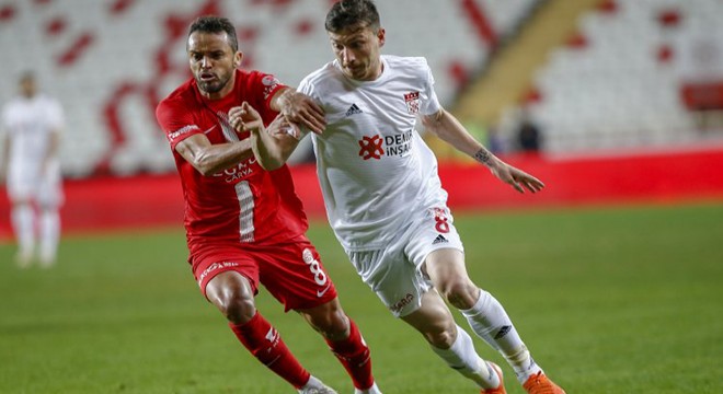 Sivasspor - Antalyaspor rövanş maçının saati değişti