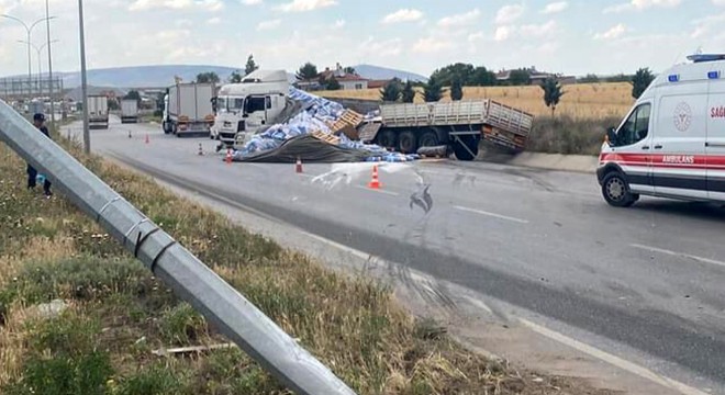 TIR ile kamyonetin çarpıştığı kazada ölenlerin sayısı 3 oldu