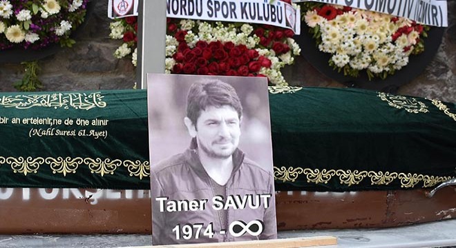 Taner Savut, son yolculuğuna uğurlandı