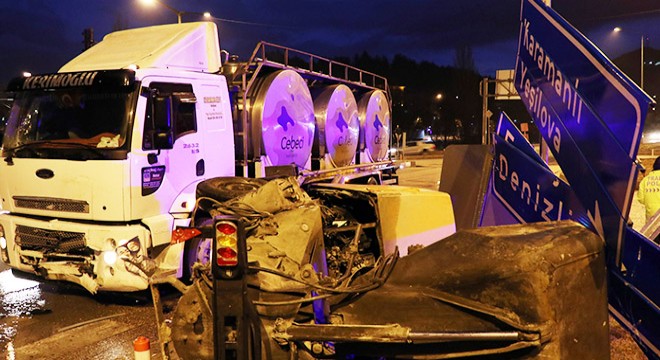 Tanker, beton mikserine çarptı