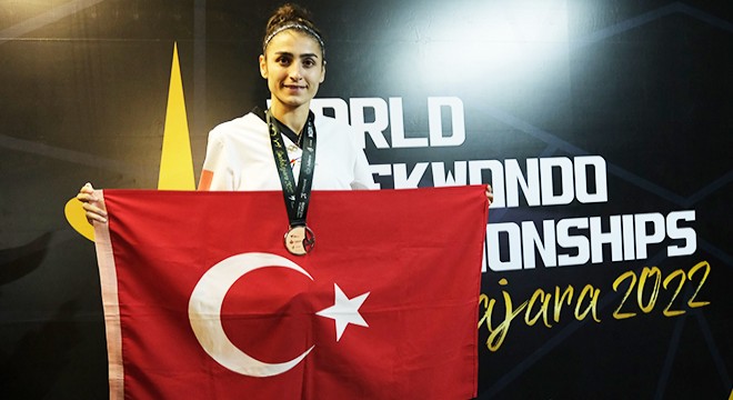 Tekvandoda Hatice Kübra İlgün dünya üçüncüsü