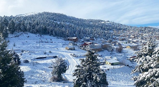 Toroslardaki kar manzarası hayran bıraktı