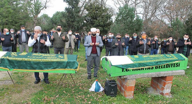 Traktör kazasında ölen baba ve oğlu, toprağa verildi