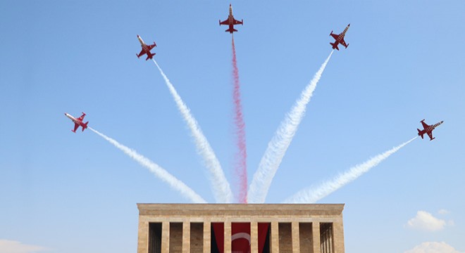 Türk Yıldızları Anıtkabir'de