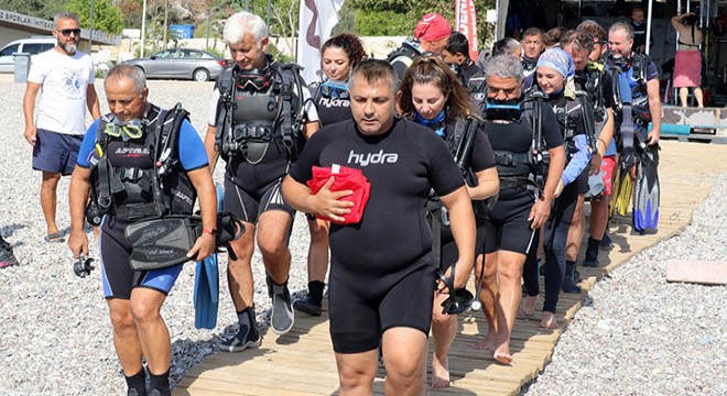 Türk bayrağı açıp, dalış yaptılar