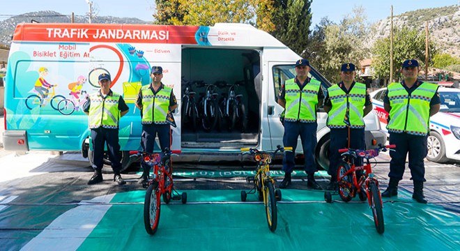 Türkiye'nin ilk mobil bisiklet eğitim aracı Antalya'da