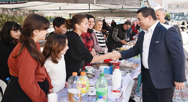 Tütüncü, bahar kermesinde öğrencilerle buluştu