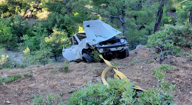 Uçuruma yuvarlanan otomobilin sürücüsü öldü