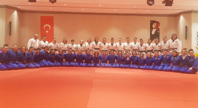 Ümit Kadın Judo Milli Takımı Antalya'da hazırlık kampında