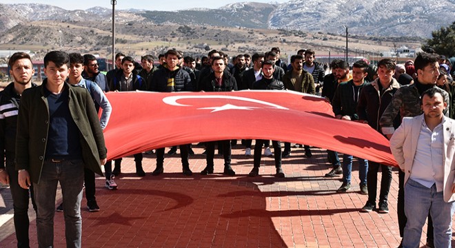 Üniversiteliler İdlib şehitleri için buluştu