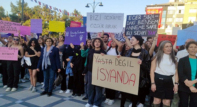 Üniversitelilerden kadına şiddet protestosu