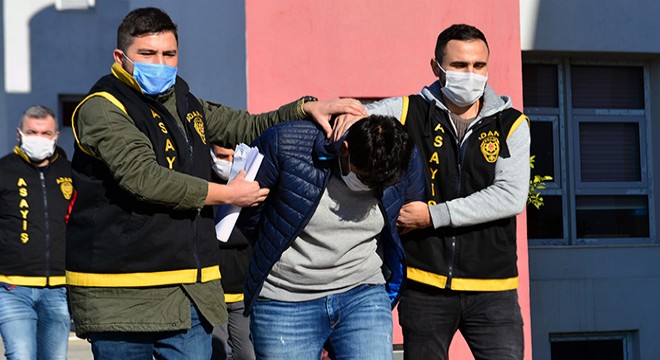 Uygunsuz görüntüleriyle şantaj yapıp, 320 bin lirasını aldılar