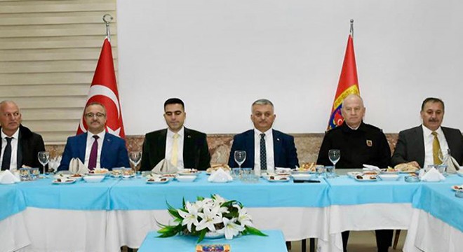 Vali Yazıcı, iftarını Elmalı İlçe Jandarma Komutanlığı'nda yaptı