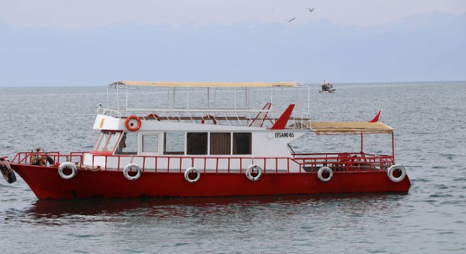 Van Gölü'nde batan tekne, Row ve Sonar cihazlarıyla aranıyor