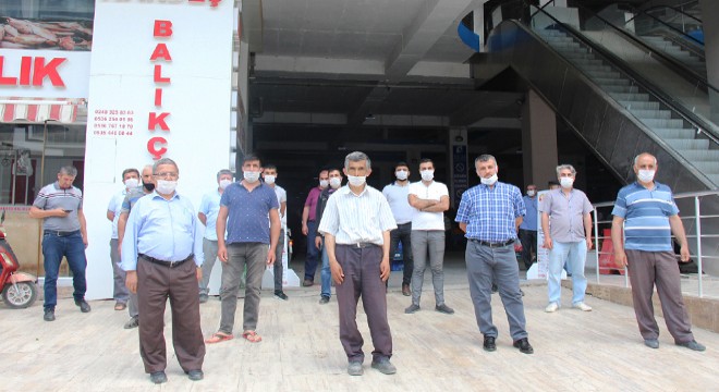 Yeri değiştirilen esnaf tezgah açmadı