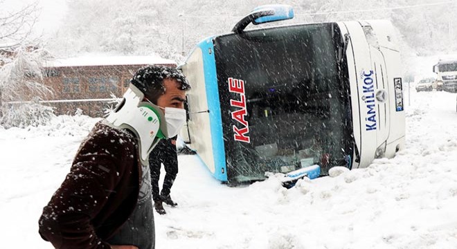 Zonguldak'ta yolcu otobüsü devrildi: 15 yaralı