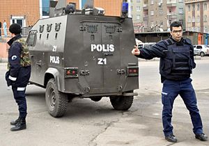 Diyarbakır'da bir evde gizlenerek çatışamaya giren 2 PKK'lı ölü ele geçirildi