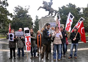 Başbuğ'un tutuklanmasına kelepçeli protesto