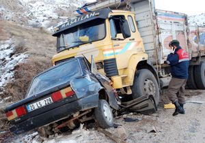 Tefenni'de hatalı sollama kazası: 2 ölü