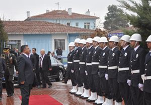 Milli Savunma Bakanı Yılmaz : Zorunlu askerlik devam edecek