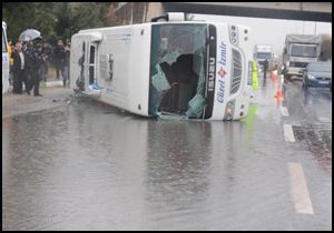 Bursa'da yolcu minibüsü devrildi 24 yaralı