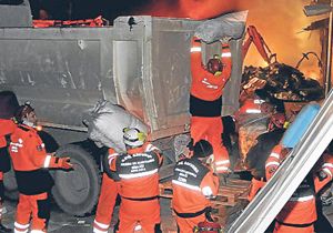 Van’da yardım malzemeleri kül oldu